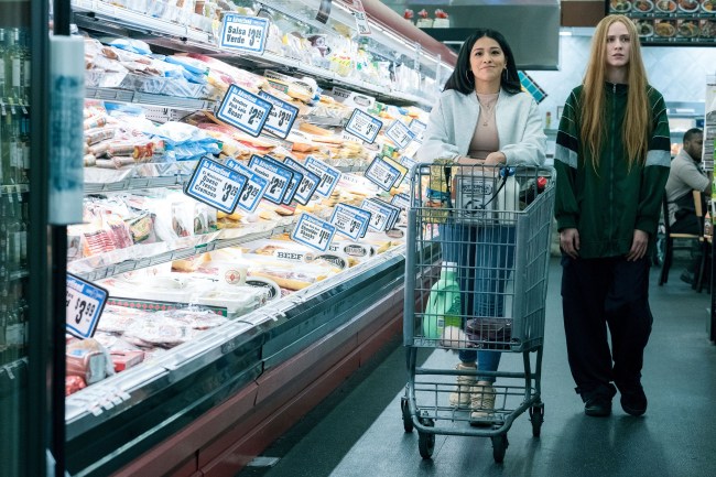 KAJILLIONAIRE, from left: Gina Rodriguez, Evan Rachel Wood, 2020. ph: Matt Kennedy / © Focus Features / Courtesy Everett Collection