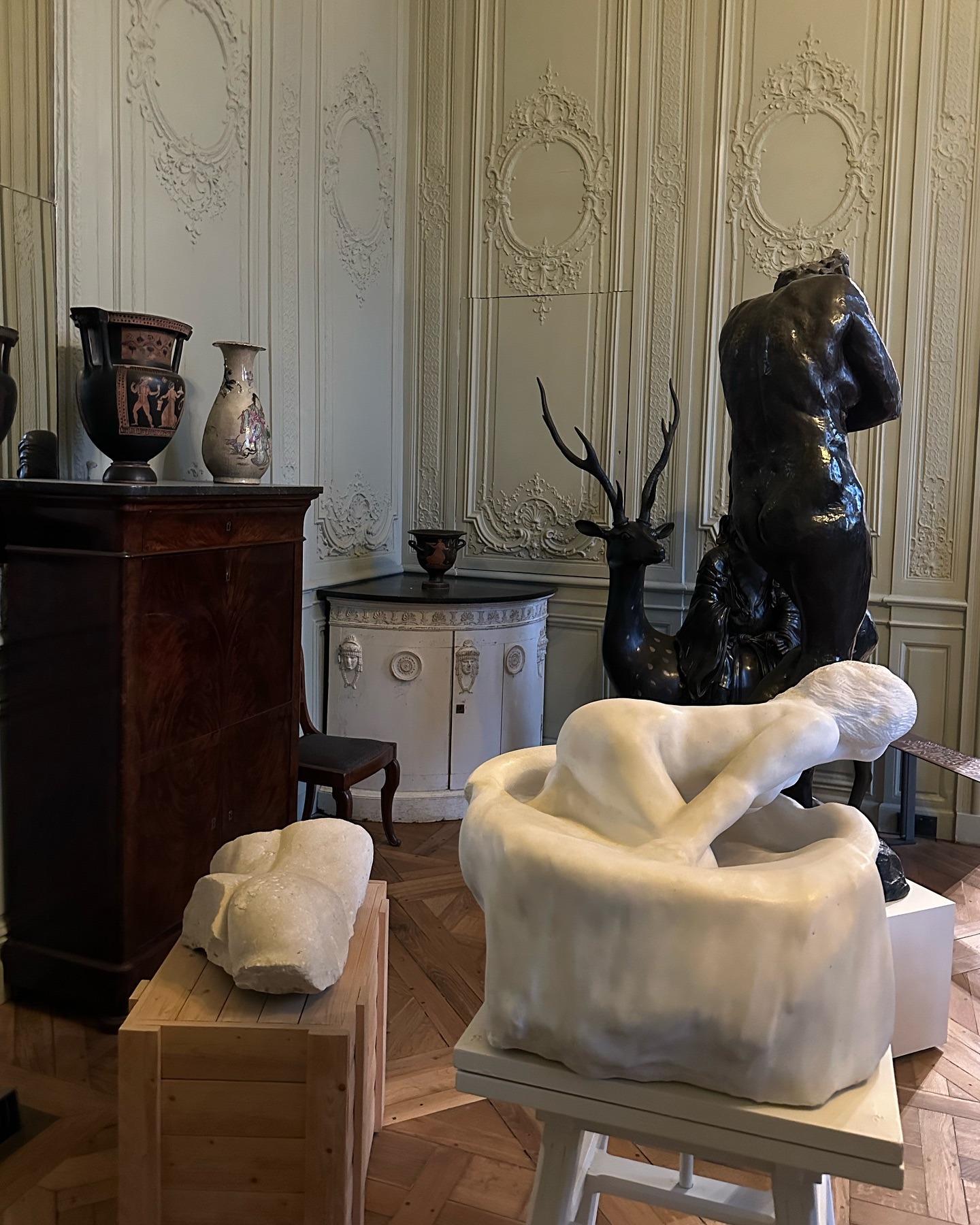 An image of the inside of French museum Mus&eacute;e Rodin.