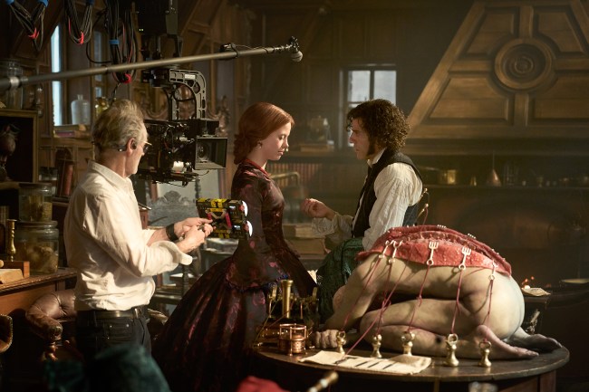FRANKENSTEIN. (L to R) Cinematographer Dan Laustsen, Mia Goth as Elizabeth and Oscar Isaac as Victor Frankenstein on the set of Frankenstein. Cr. Ken Woroner/Netflix © 2025.