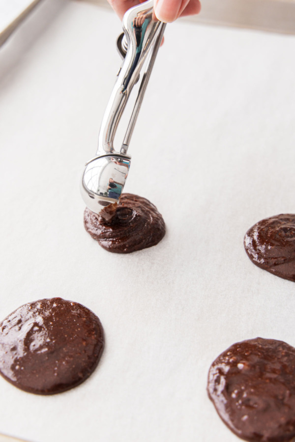 Swirling the top of the cookie to help make the shape more round.