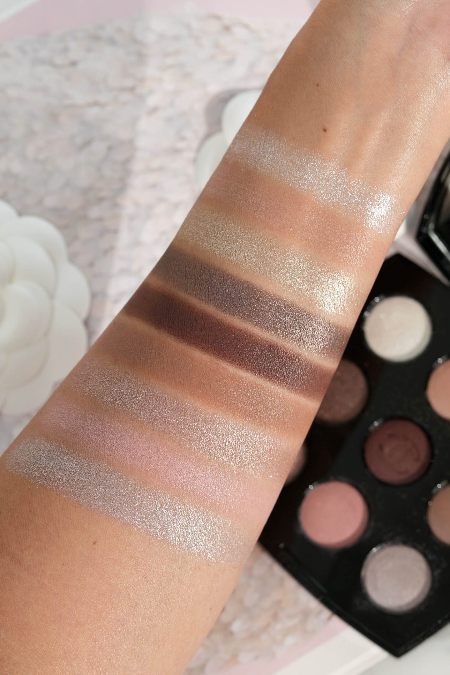 Chanel Les 9 Ombres Eyeshadow Palette in The New Smoky swatches